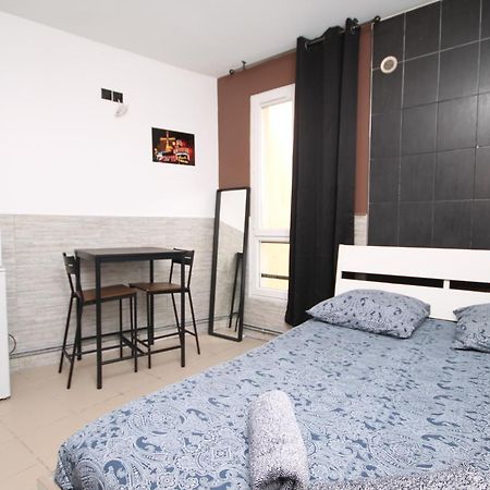 سان دوني 04 - Chambre Avec Lit Double Proche Paris Et Transports Wifi المظهر الخارجي الصورة