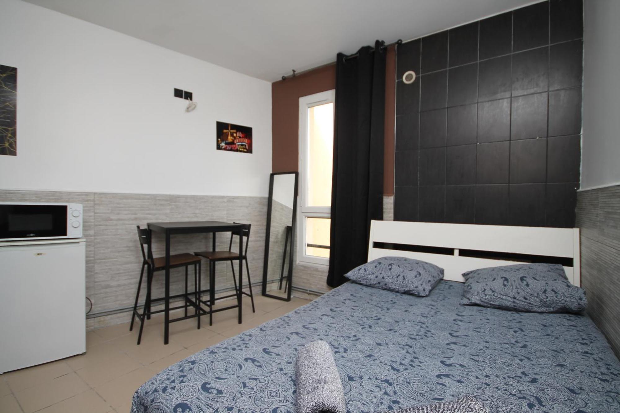 سان دوني 04 - Chambre Avec Lit Double Proche Paris Et Transports Wifi المظهر الخارجي الصورة