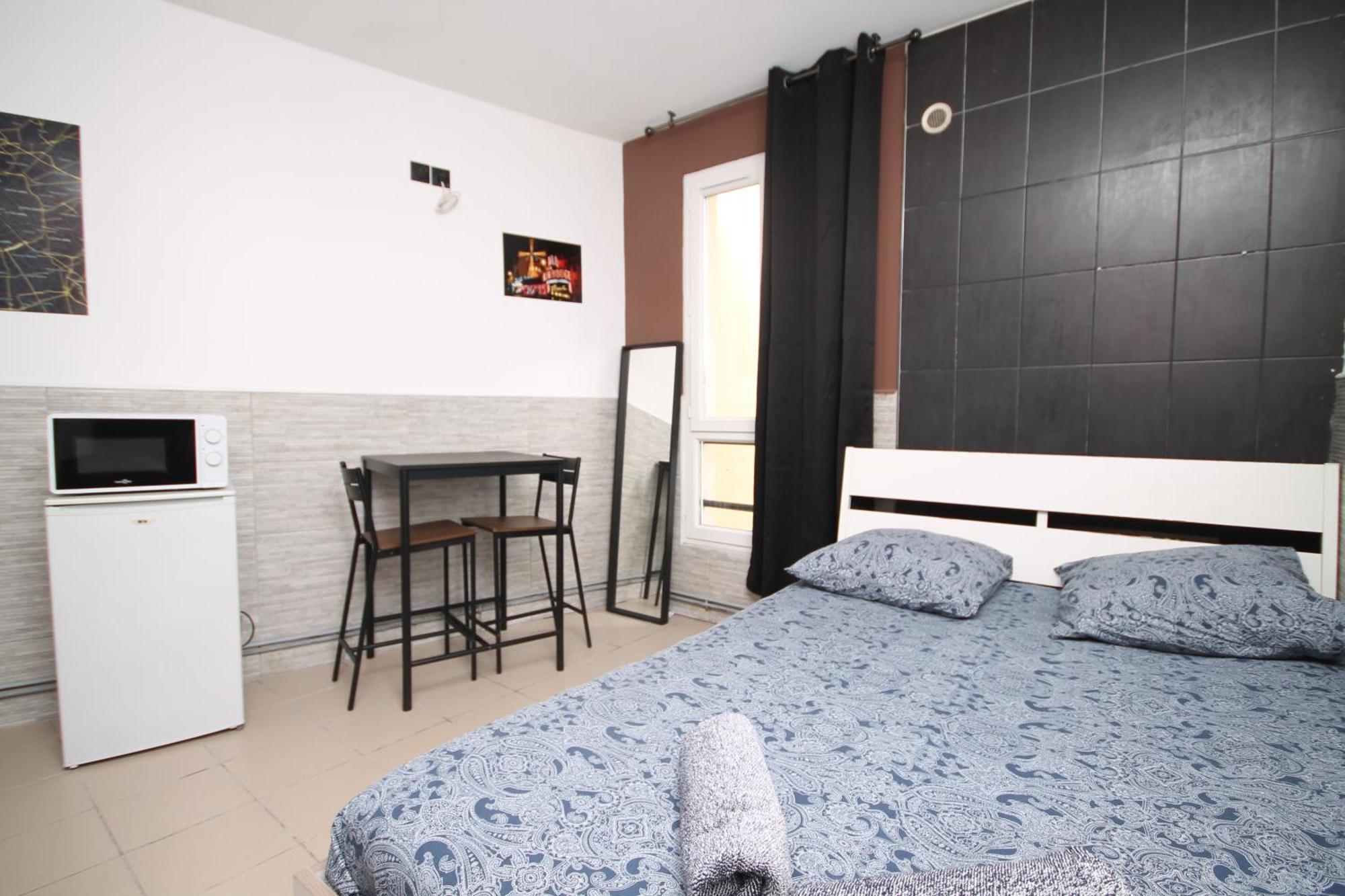 سان دوني 04 - Chambre Avec Lit Double Proche Paris Et Transports Wifi المظهر الخارجي الصورة